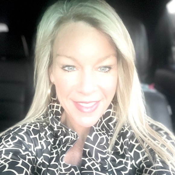 Meet your Posher, Tracy - Picture 1 of 1